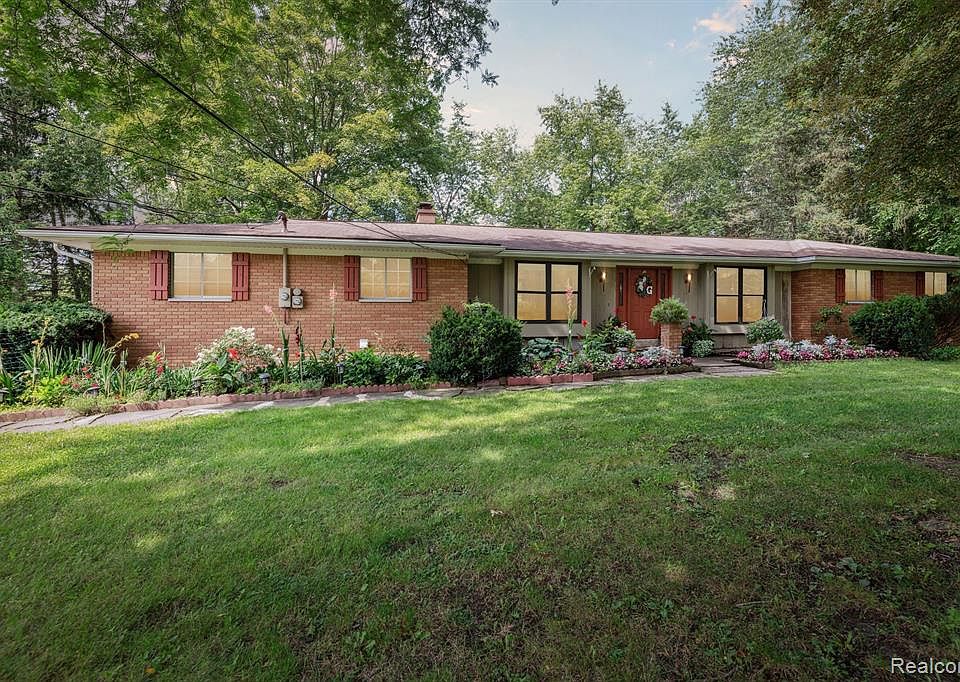 2020 Elsie Dr, West Bloomfield, MI 48324 Zillow