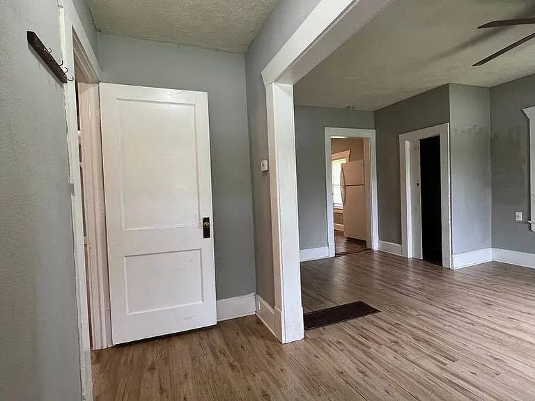 1522 W High St — Photo 4