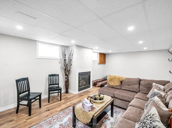 487 Cunningham Ave, Oshawa, ON L1J 3C1
