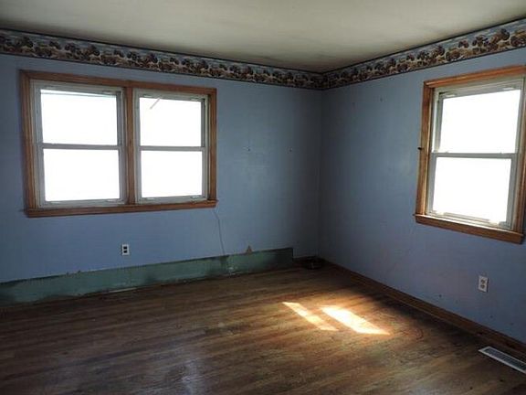 5th image of 112 W 5th St