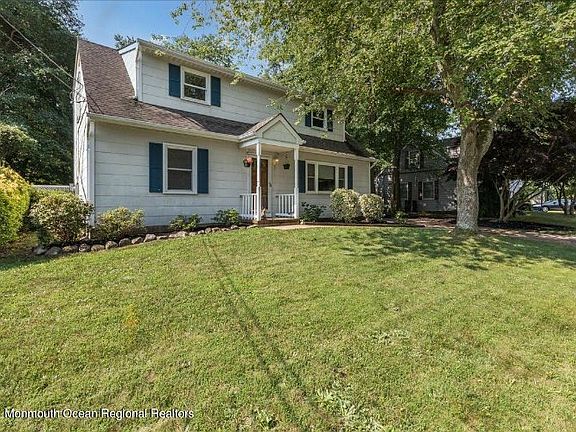 3rd image of 311 Hemlock Dr