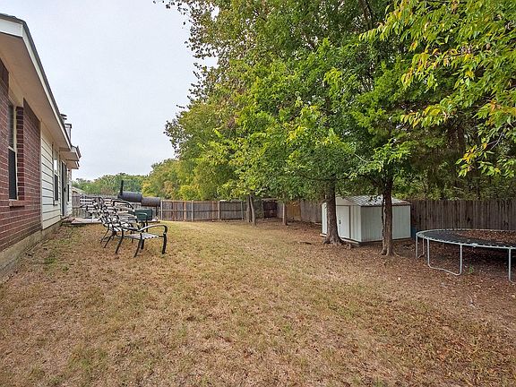 4th image of 819 Monette Dr