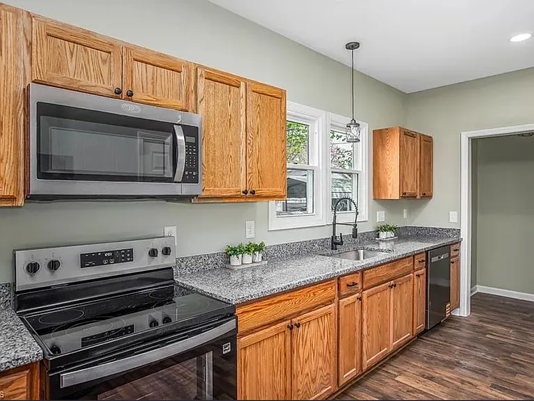 2335 NW Greenway Ave — Photo 6