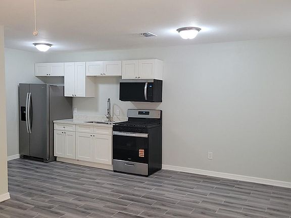 4th image of 470 Pedernales Cir APT A