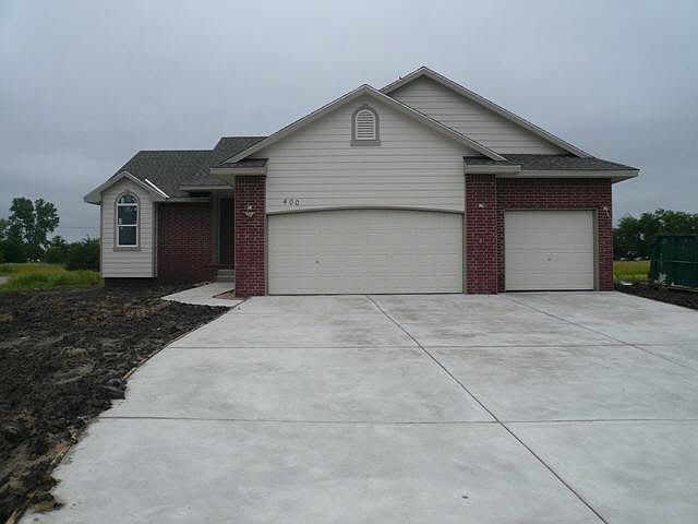 1st image of 400 Parkwood Dr