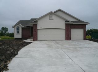 400 Parkwood Dr, Rose Hill, KS 67133