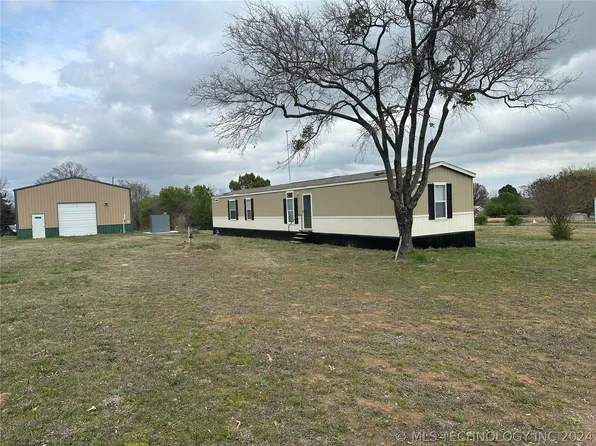 105 N T 300 St, Stigler, OK 74462