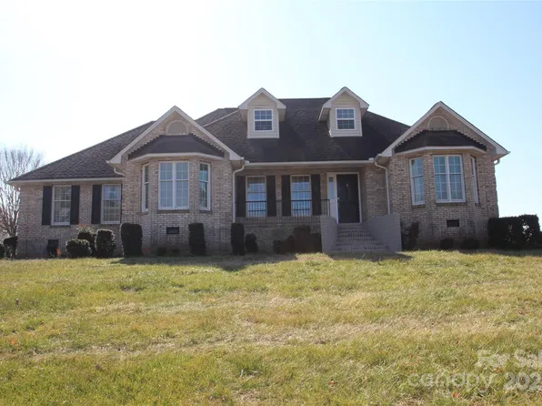135 Dunes Dr, Kings Mountain, NC 28086