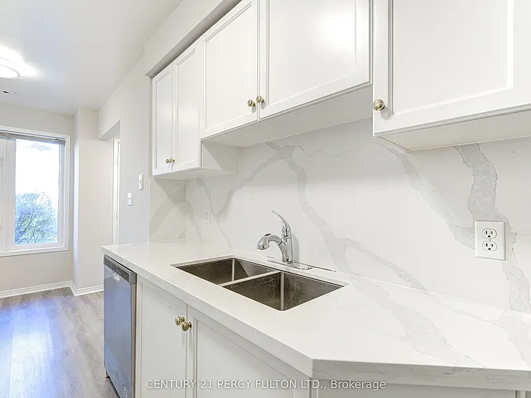 28 Rosebank Dr #907 — Photo 11