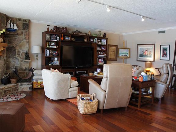 2nd image of 4328 Lakeshore Ln
