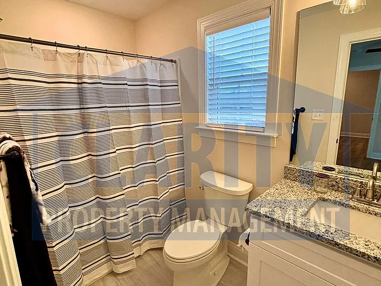 470 17th St NE — Photo 16