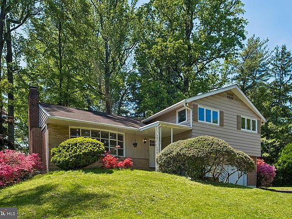 2nd image of 1076 Devon Rd