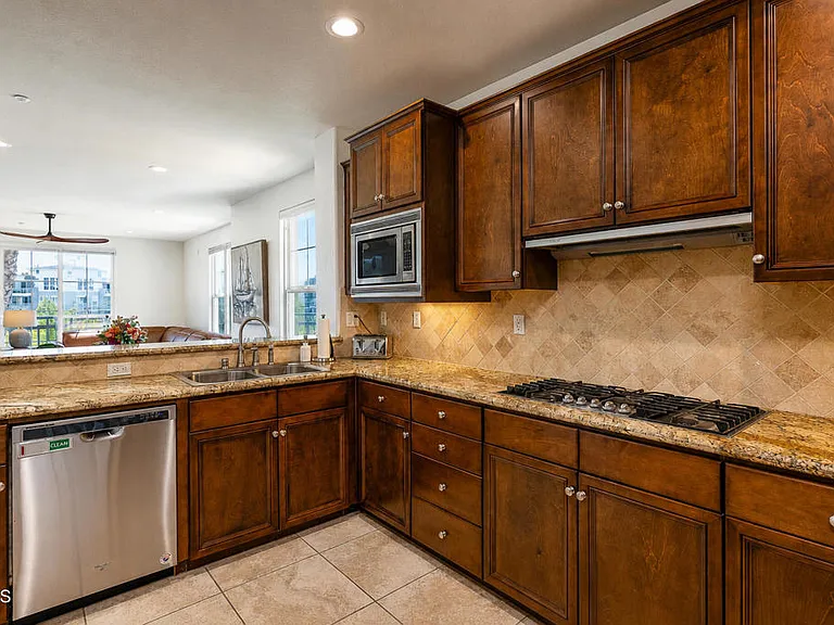 1538 Seabridge Ln — Photo 7