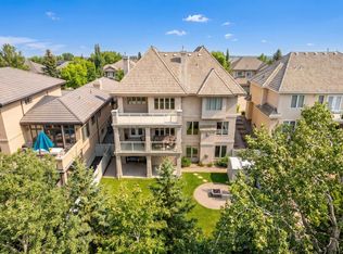 322 Caldwell Close NW, Edmonton, AB T6M 2W9