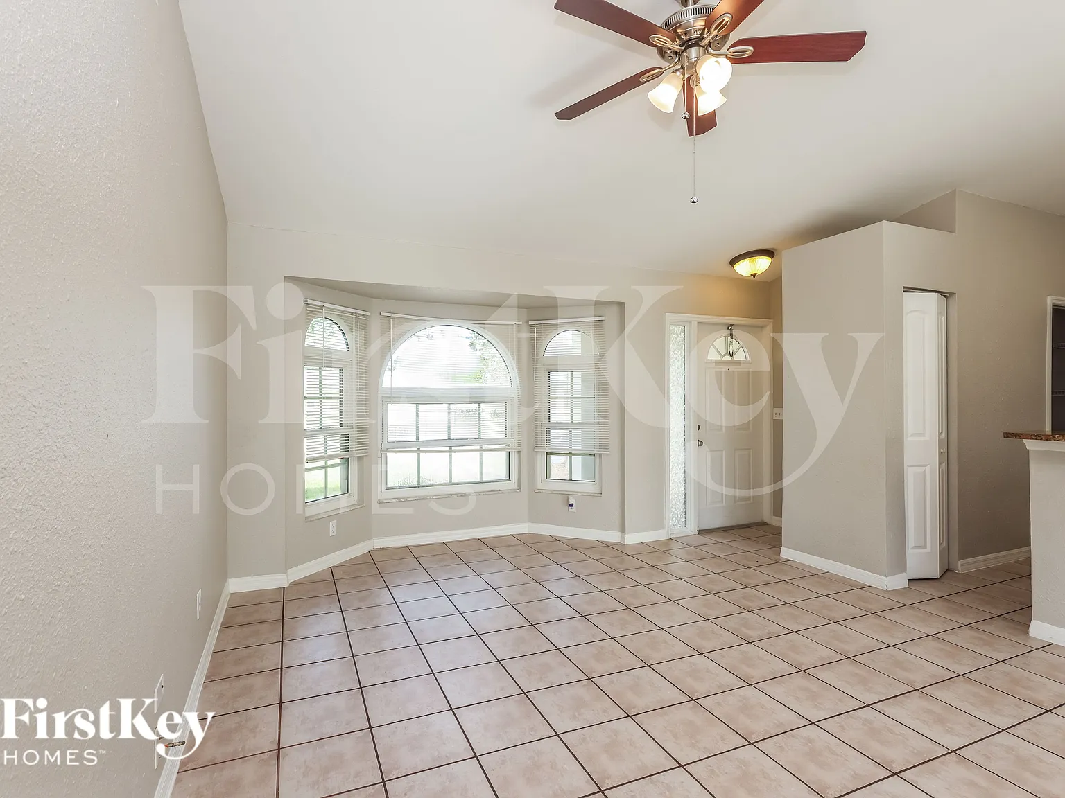 3 bed, 2.0 bath, 1900 sqft, $2,540 — Photo 3