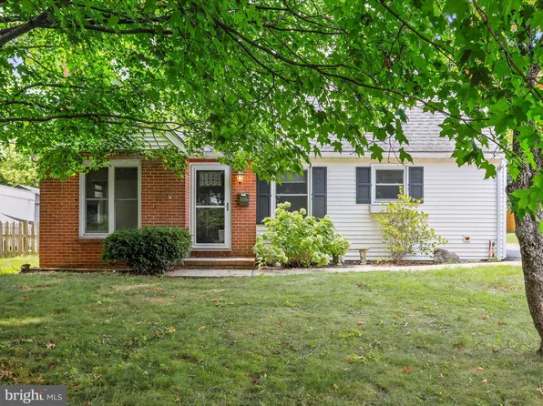 866 Fairview Ave, Waynesboro, PA 17268