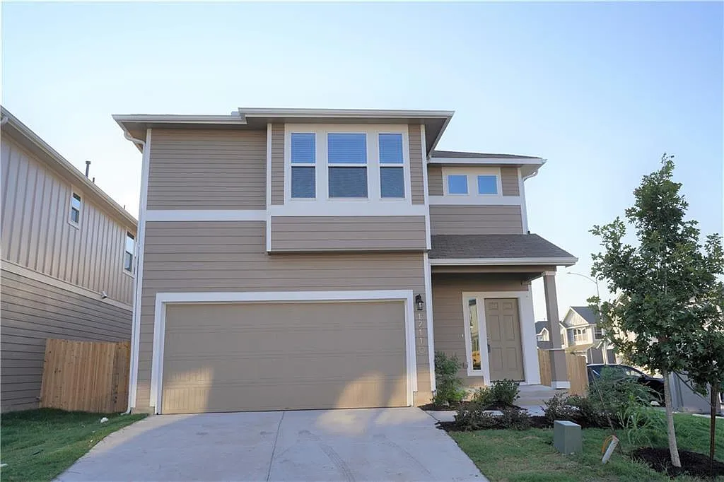 4 bed, 2.5 bath, 2253 sqft, $2,300 — Photo 2