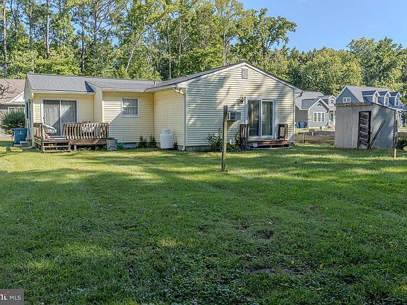 5th image of 210 Brooks Ln