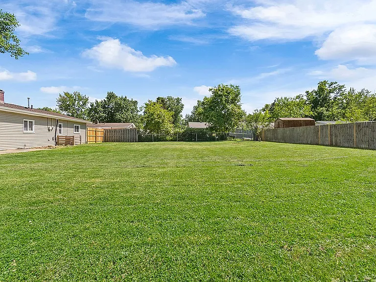2050 Byron Dr — Photo 32