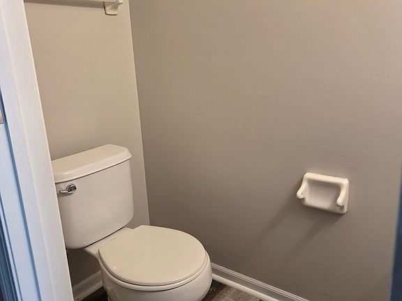 3rd image of 6696 Axtel Dr