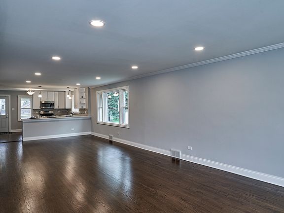 4th image of 1871 Buckingham Ave