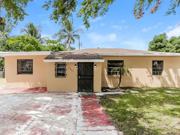 2261 E Golf Dr