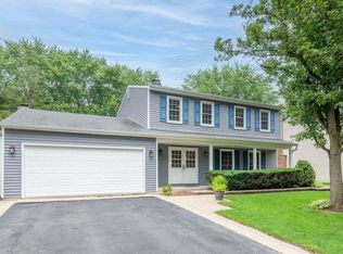 1810 Deerpath Ct, Naperville, IL 60565