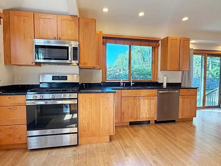 63 Pierrepont Rd — Photo 8