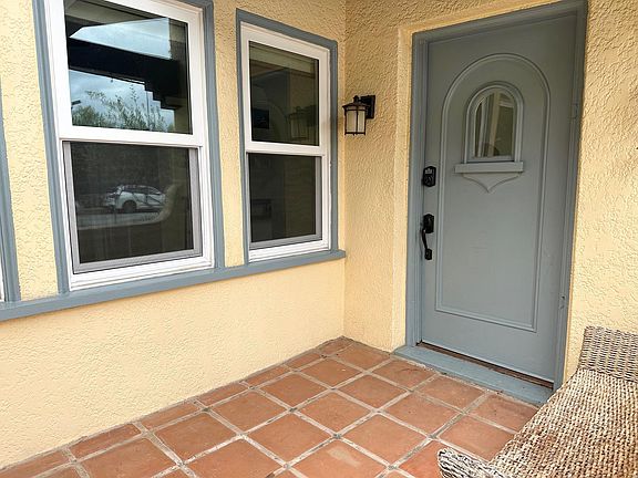 2nd image of 833 El Centro St