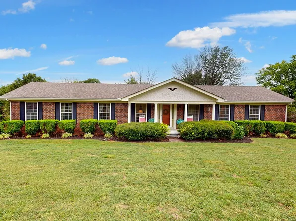 1034 Robertson Rd, Gallatin, TN 37066