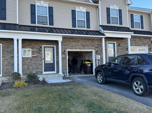 1438 Black Forest Dr, Allentown, PA 18104