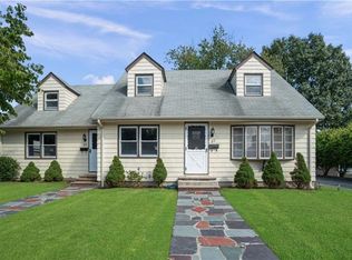 80 Magnolia St, Cranston, RI 02910