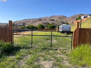 565 E Madison St, Huntington, OR 97907