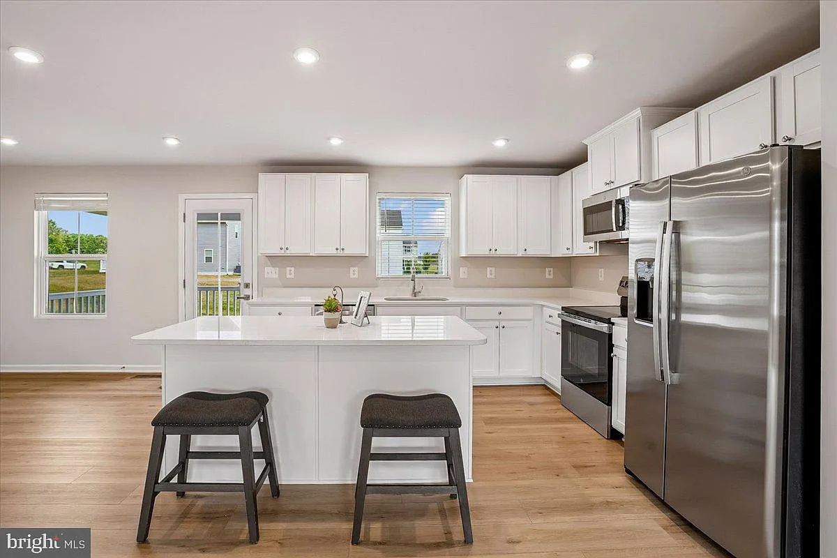 4 bed, 1904 sqft, $3,200 — Photo 3