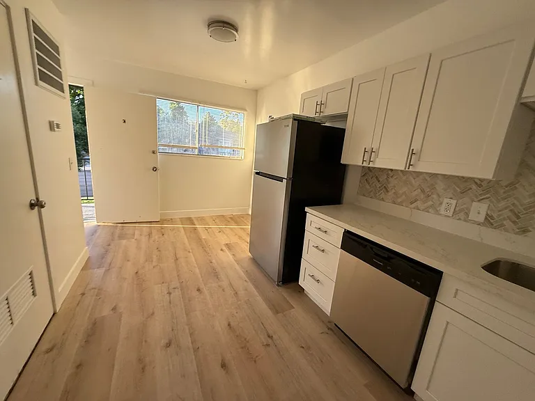 1226 E 500 S — Photo 19