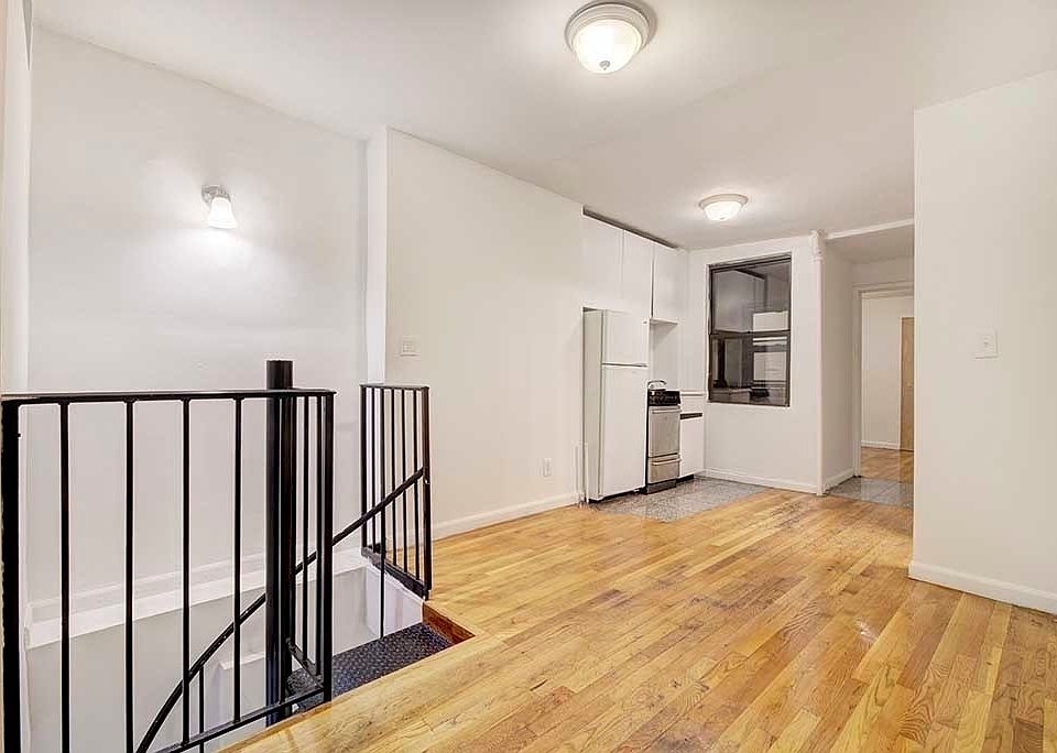 1st image of 249 E 10th St #17C