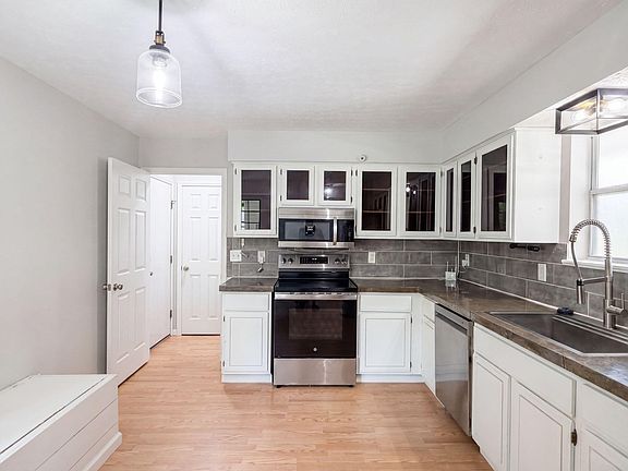 2nd image of 195 Brackbill Ct