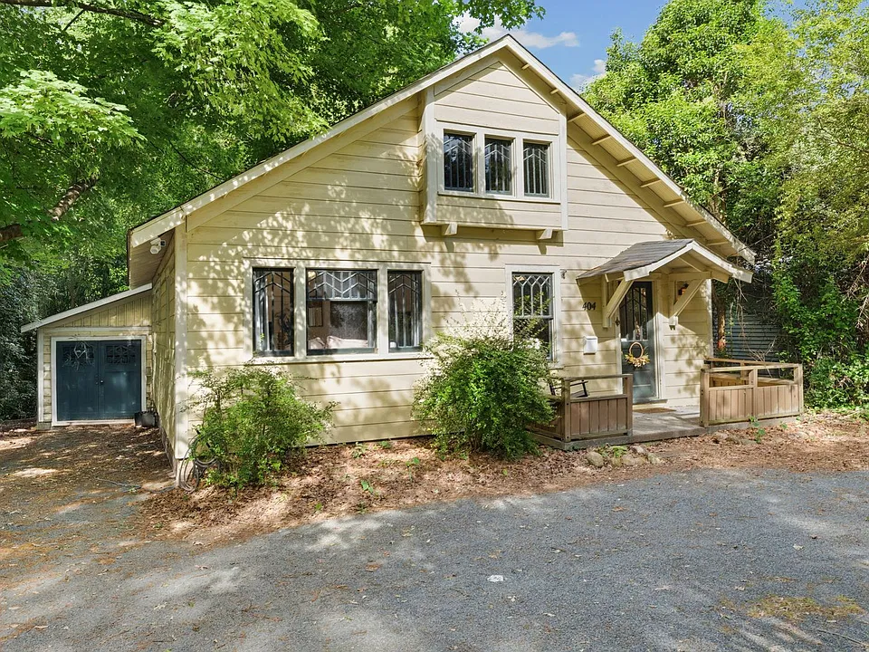 404 Pittsboro St