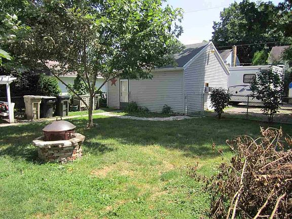4th image of 214 Donmoyer Ave
