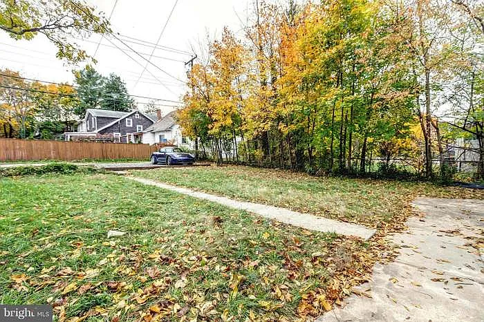 2305 Hamilton Ave — Photo 17