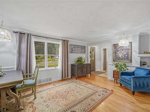 5th image of 704 Hickory St