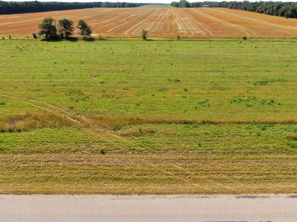 18003 Acadia Dr, Bismarck, ND 58503