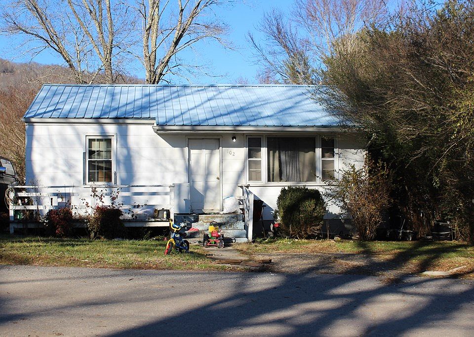 2nd image of 102 Celo St