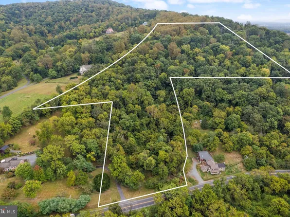 Charles Town Pike, Hillsboro, VA 20132