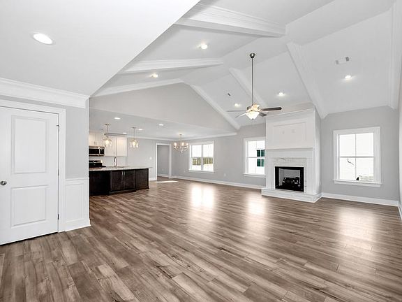 5th image of 124 Williamette Dr