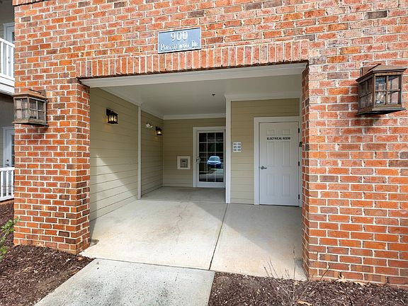 5th image of 927 Portstewart Dr