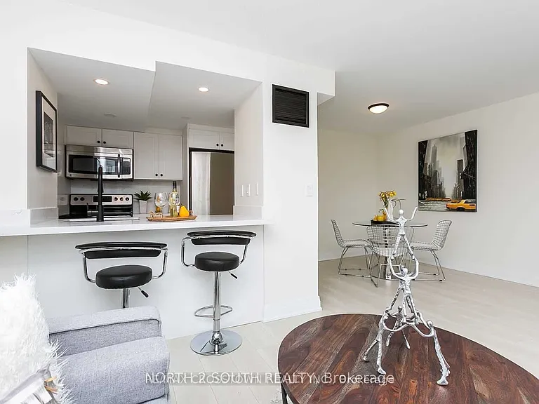222 The Esplanade #913 — Photo 4