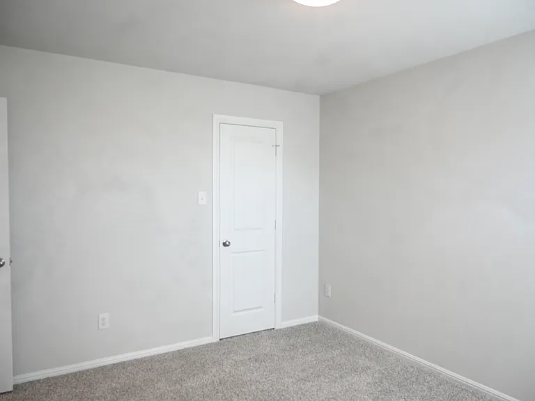 1012 Portina Dr — Photo 15