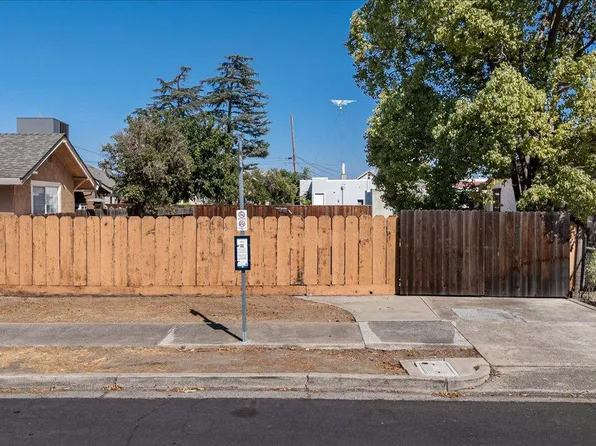 209 N 1st Ave, Oakdale, CA 95361