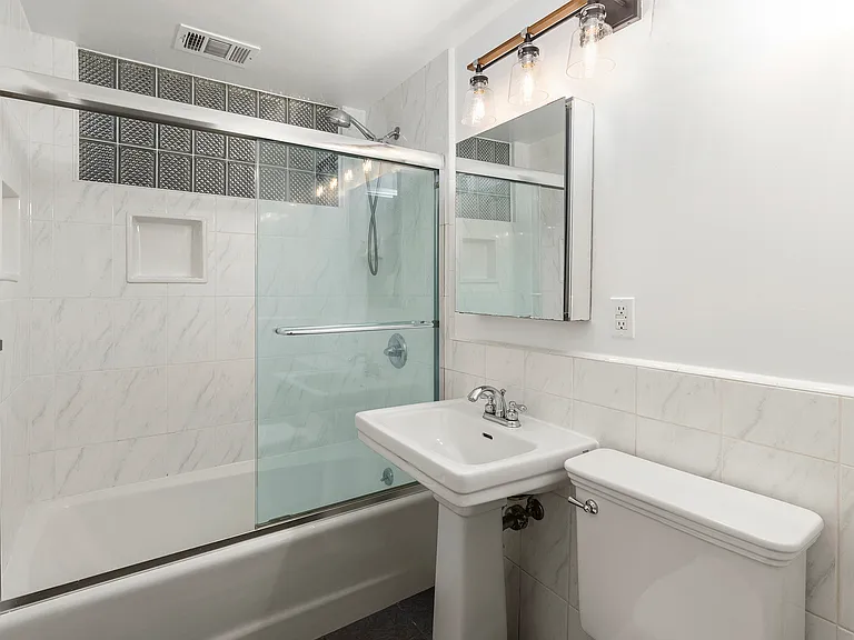 1424 Grove St #A — Photo 10